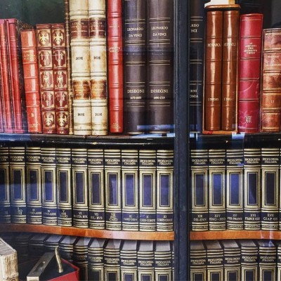 Bolonja, izlog jedne antikvarnice knjiga