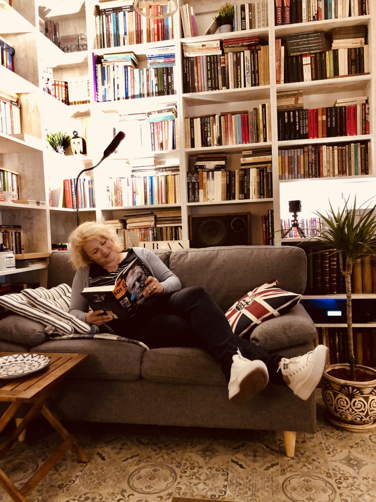 Naša Nina Ćurčić u knjižari Antikvarneknjige.com