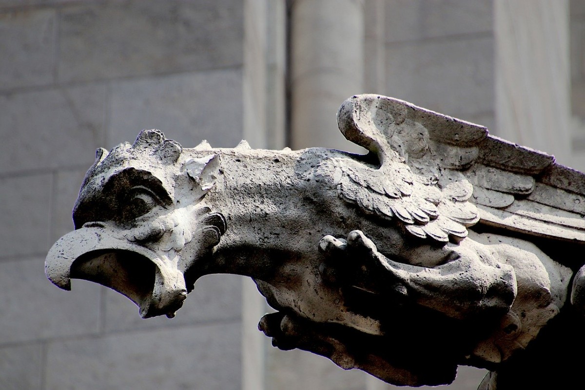 Orao. Detalj stare arhitekture